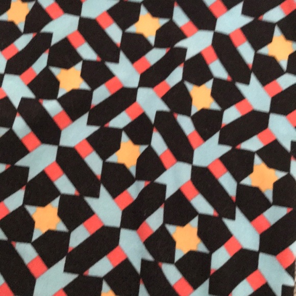 LAST CALL LuLaRoe Leggings - Picture 2 of 3